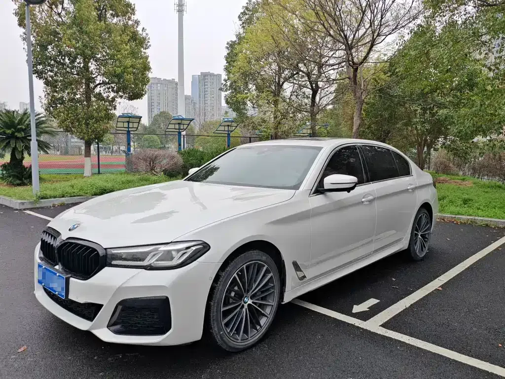 BMW 5 Series — фото 1