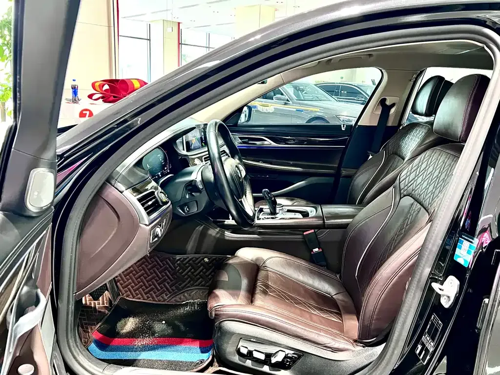 BMW 7 Series — фото 10