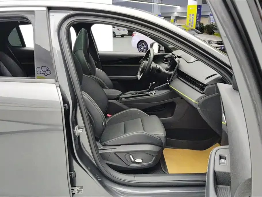 Lynk & Co 03 2023 из CN, фото 3