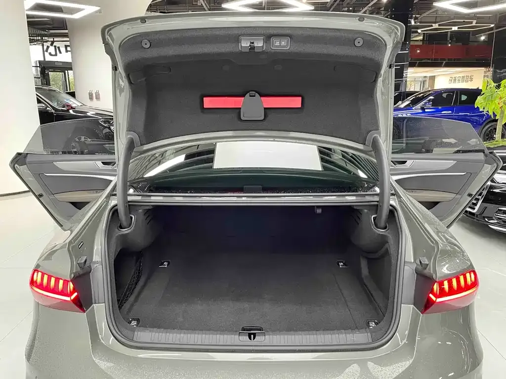 Audi A7L 2026 из CN, фото 8