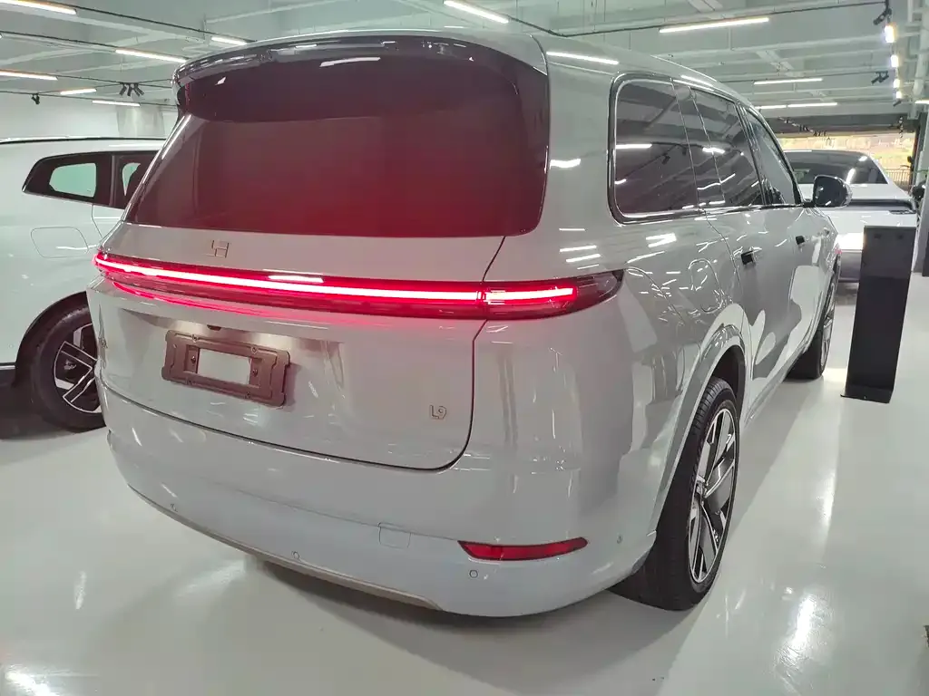 Li Auto L9 — фото 6