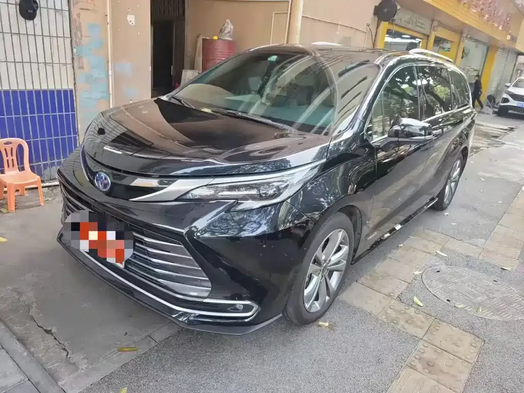 Toyota Sienna 2023 из CN, фото 1