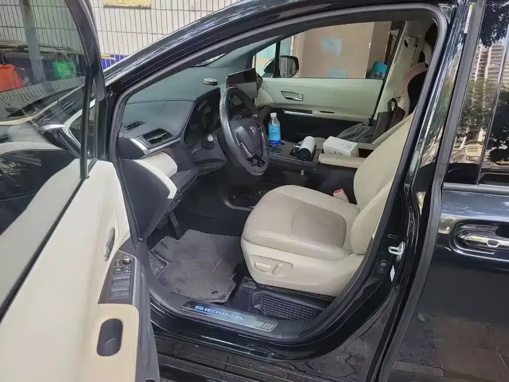 Toyota Sienna 2023 из CN, фото 5