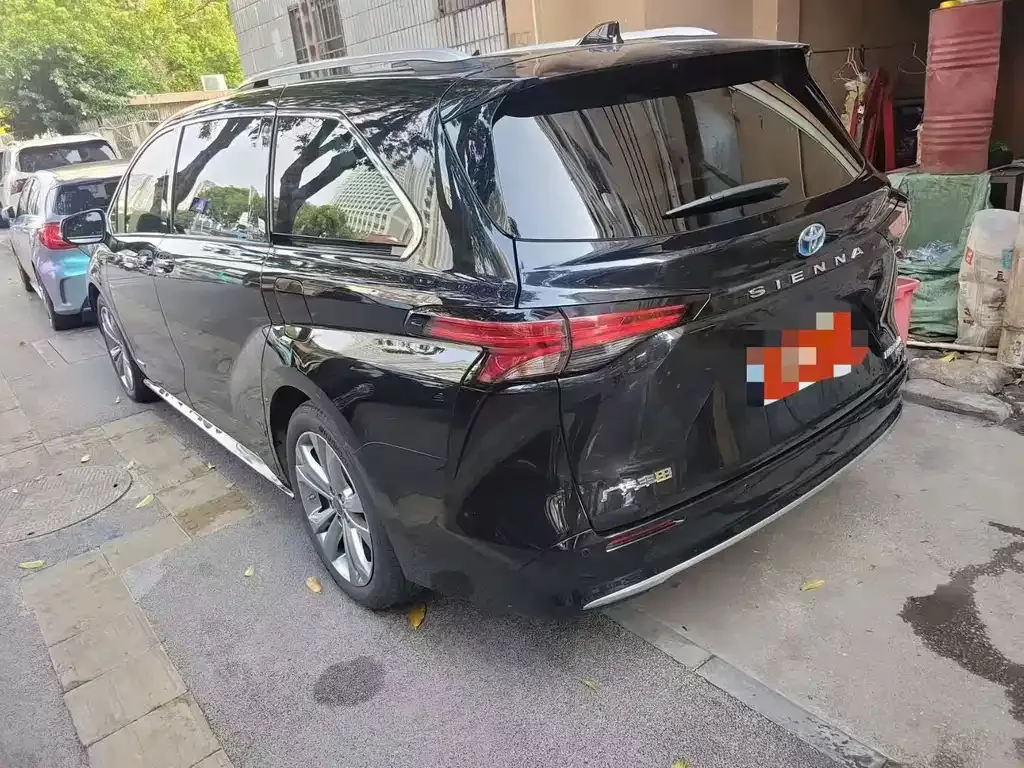 Toyota Sienna 2023 из CN, фото 3