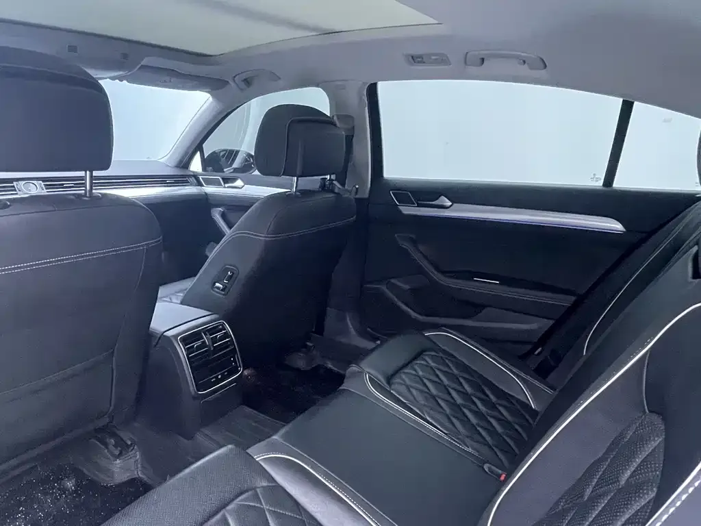 Volkswagen Magotan GTE PHEV 2023 из CN, фото 9