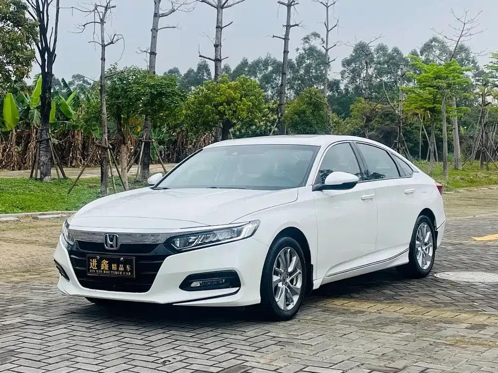 Honda Accord — фото 1