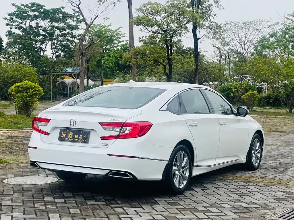 Honda Accord — фото 9