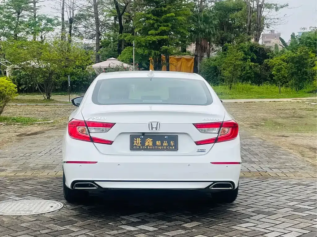 Honda Accord — фото 8