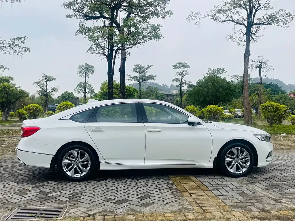 Honda Accord — фото 10