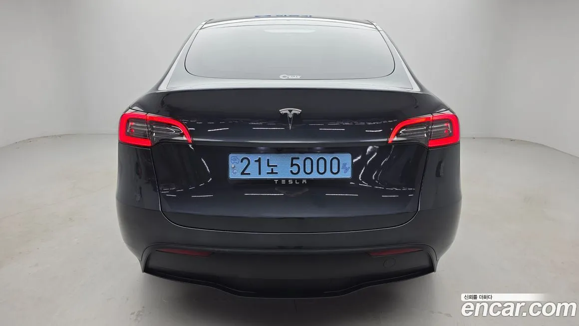 Tesla Model Y — фото 10