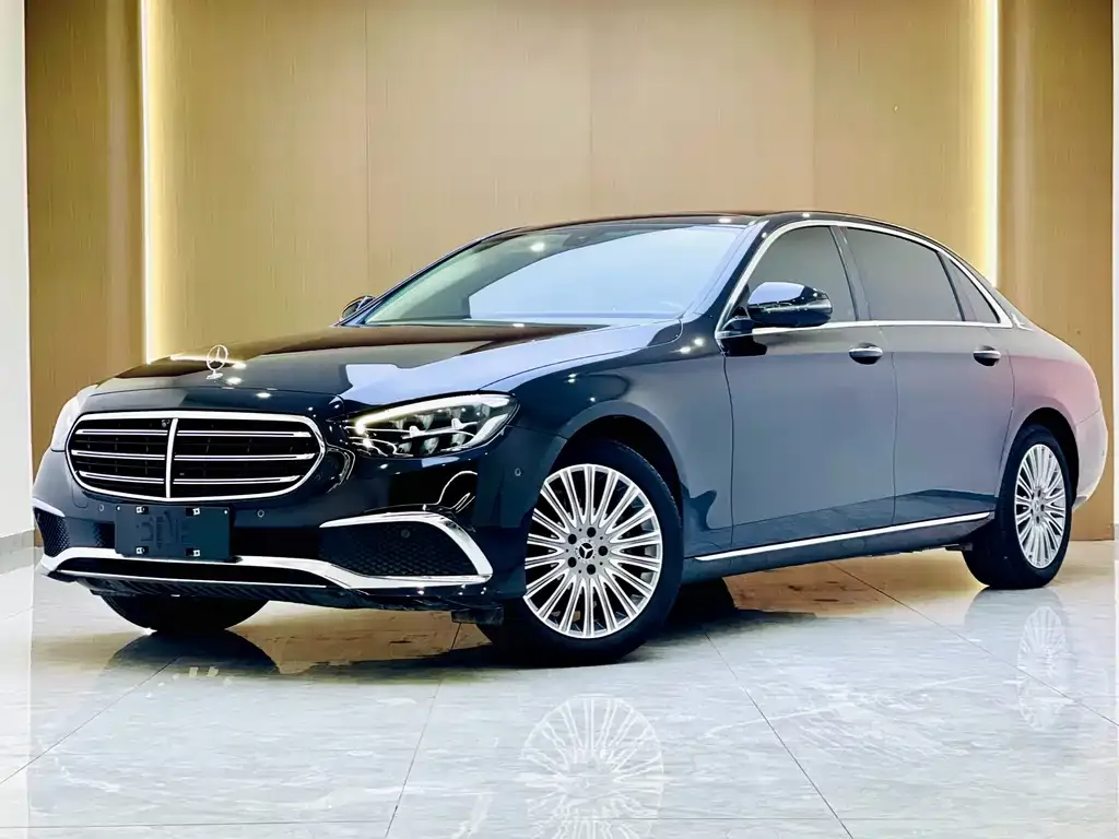Mercedes-Benz E-Class — фото 1