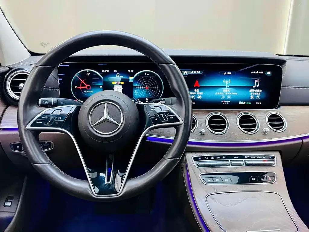 Mercedes-Benz E-Class — фото 6