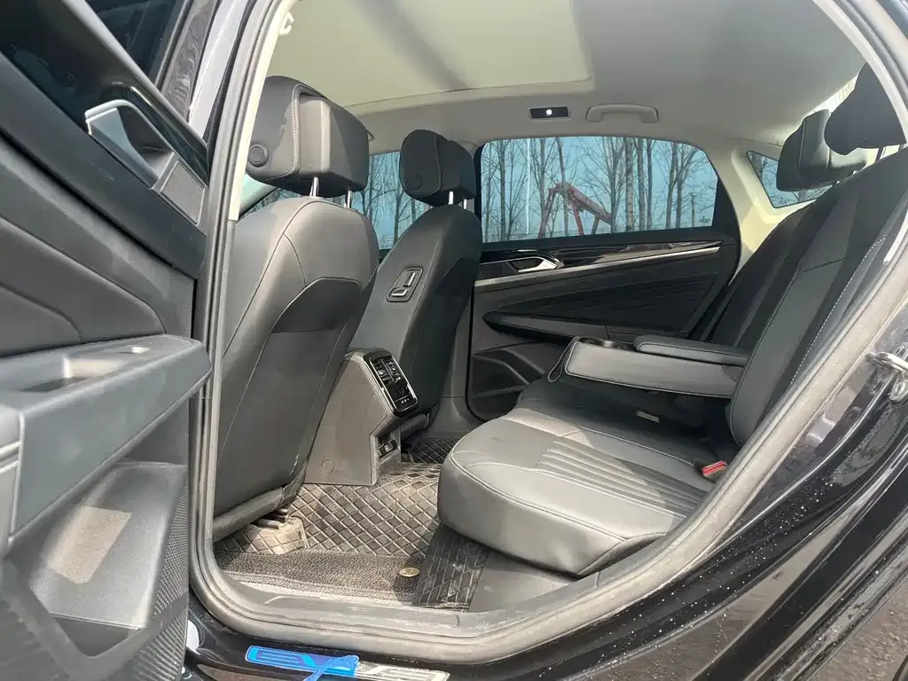 Volkswagen Passat — фото 7