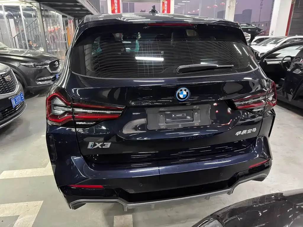 BMW iX3 — фото 10