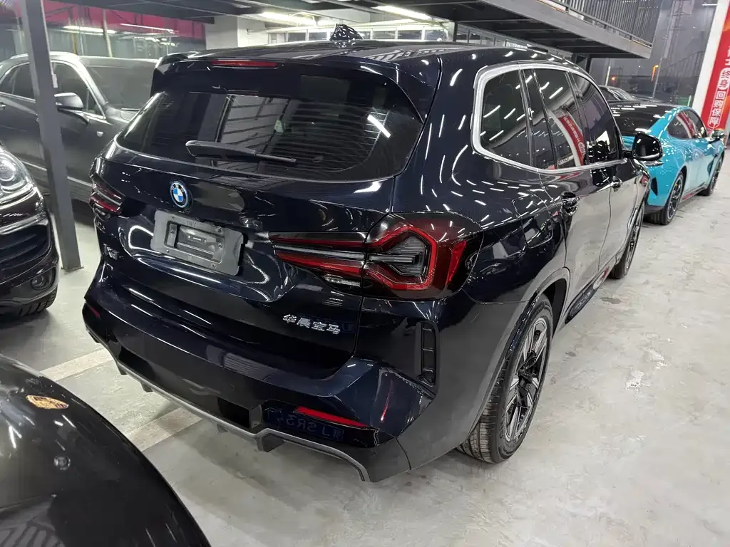 BMW iX3 — фото 8