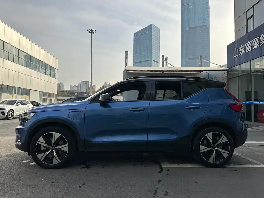 Volvo XC40 NEV — фото 5