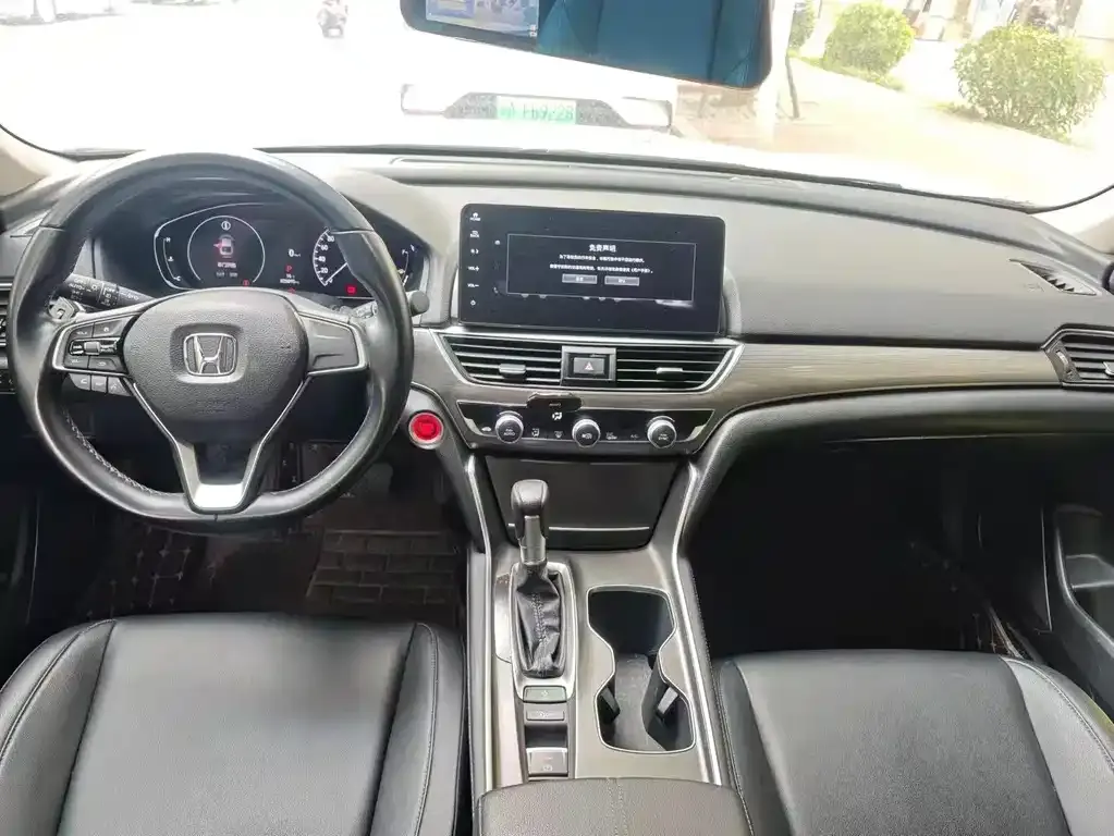 Honda Accord — фото 9