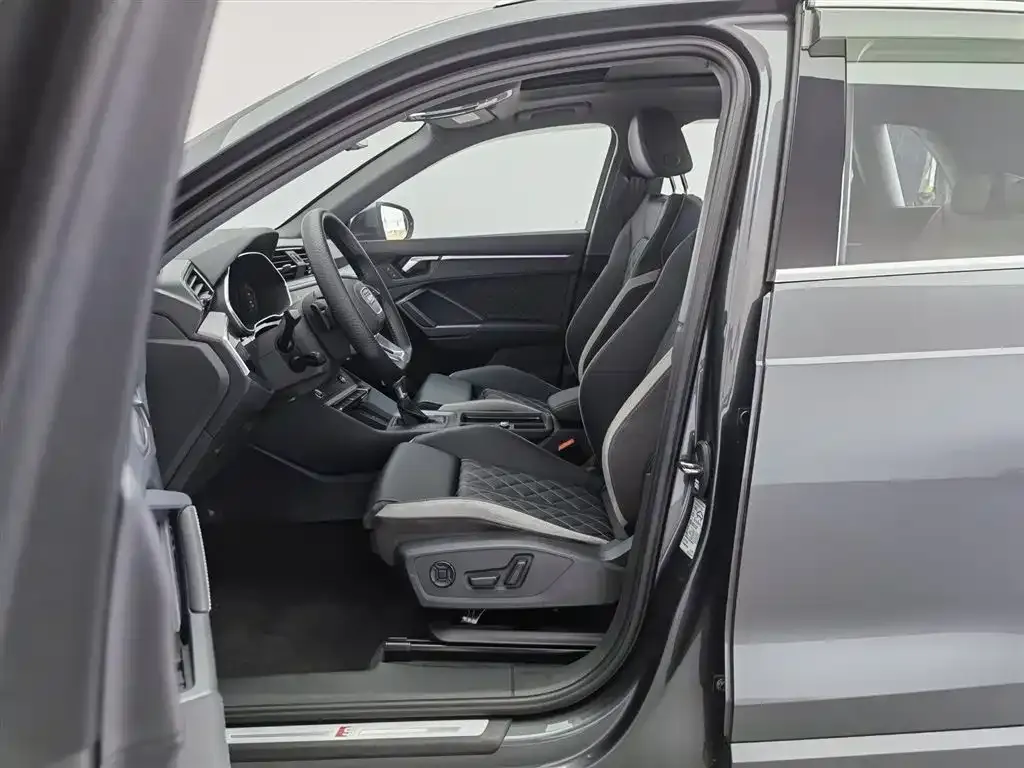 Audi Q3 2025 из CN, фото 9