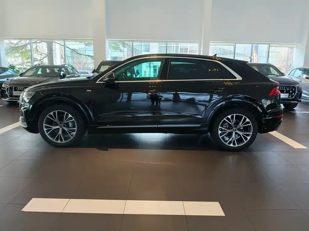 Audi Q8 2022 из CN, фото 2