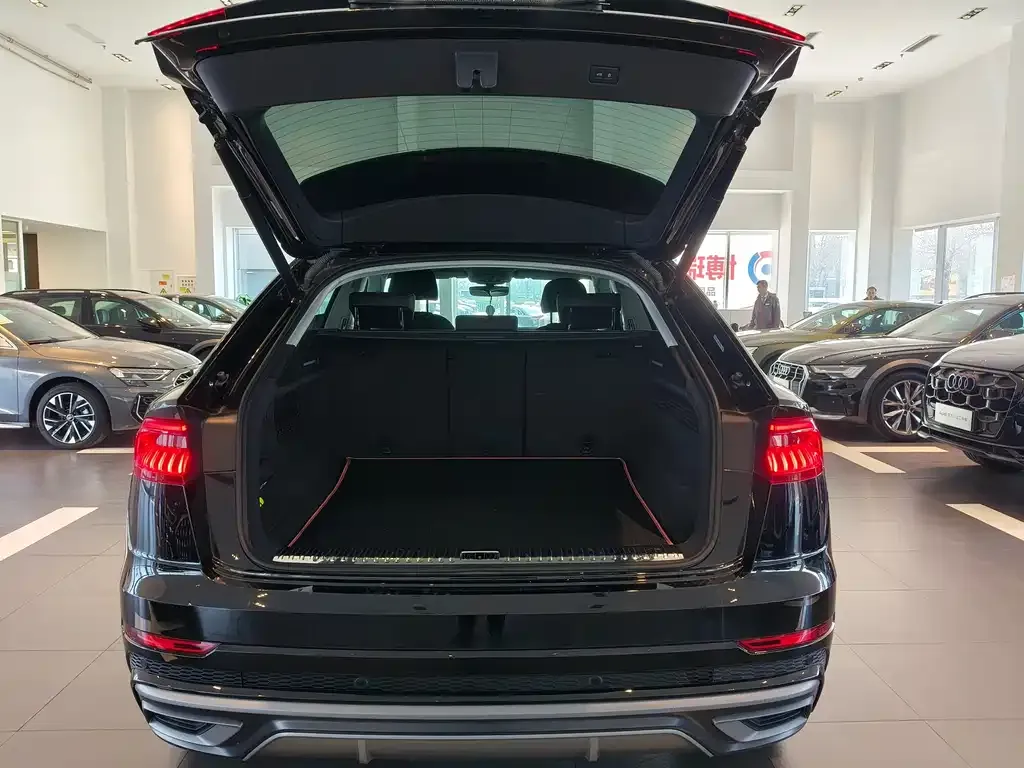 Audi Q8 2022 из CN, фото 5