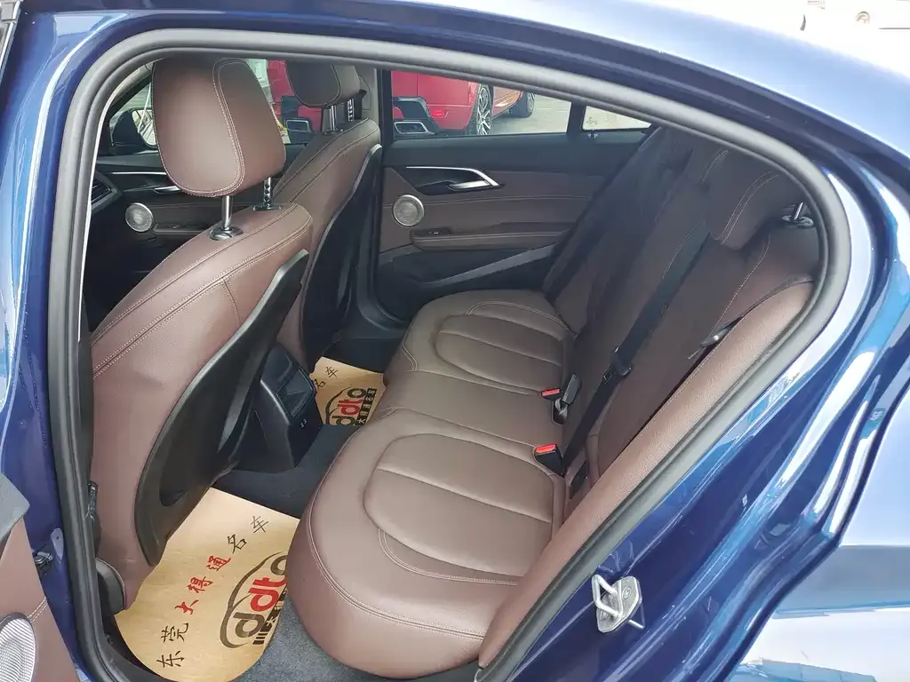 BMW 1 Series 2023 из CN, фото 2