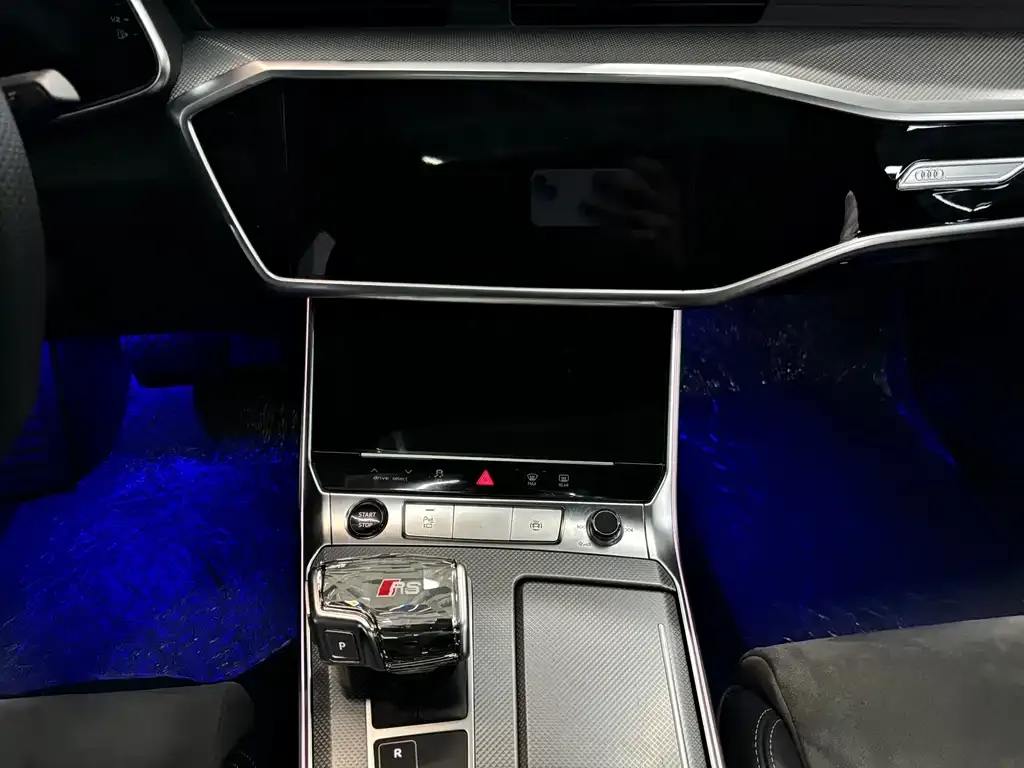 Audi A6L — фото 10