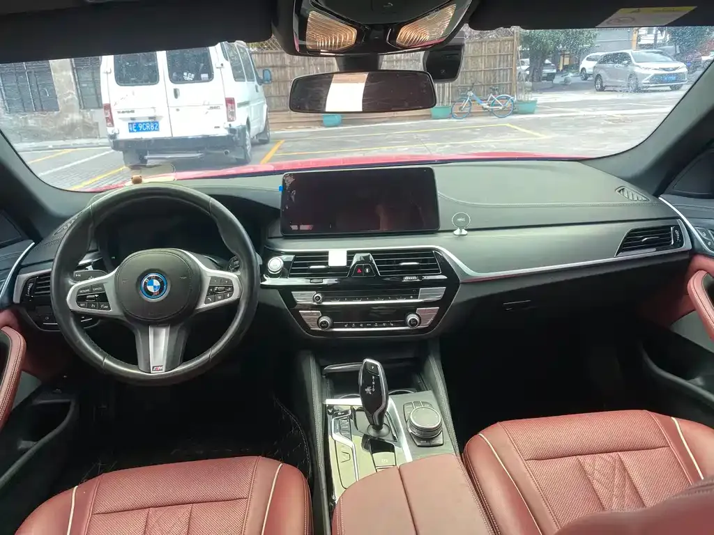 BMW 5 Series New Energy — фото 7