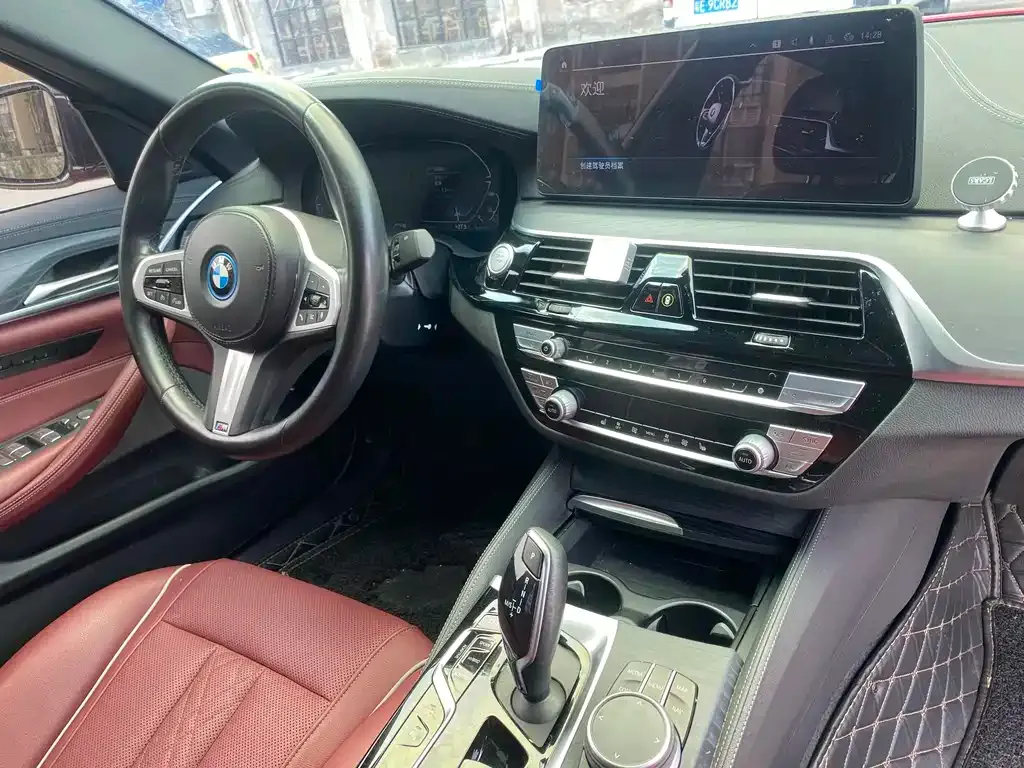 BMW 5 Series New Energy — фото 10