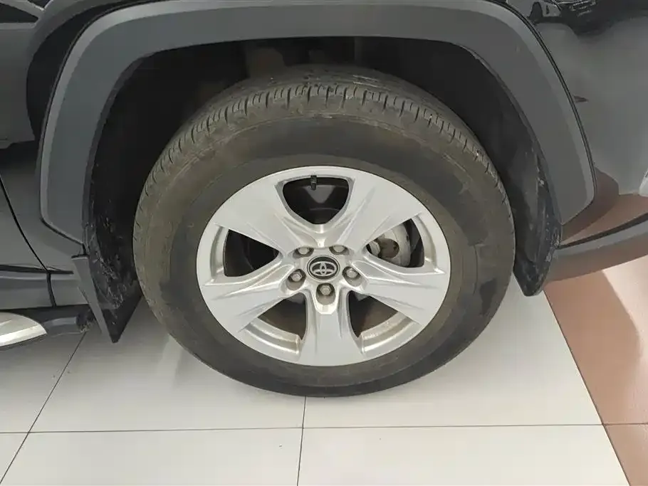 Toyota RAV4 2024 из CN, фото 3