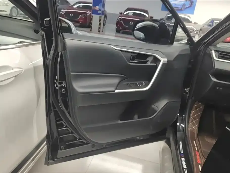 Toyota RAV4 2024 из CN, фото 4