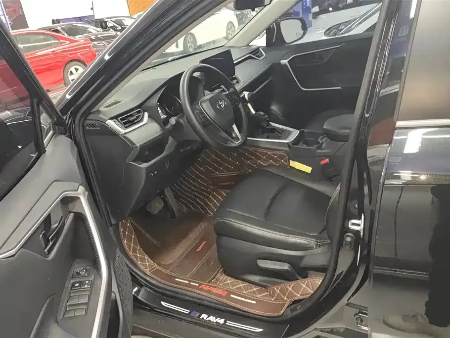 Toyota RAV4 2024 из CN, фото 2