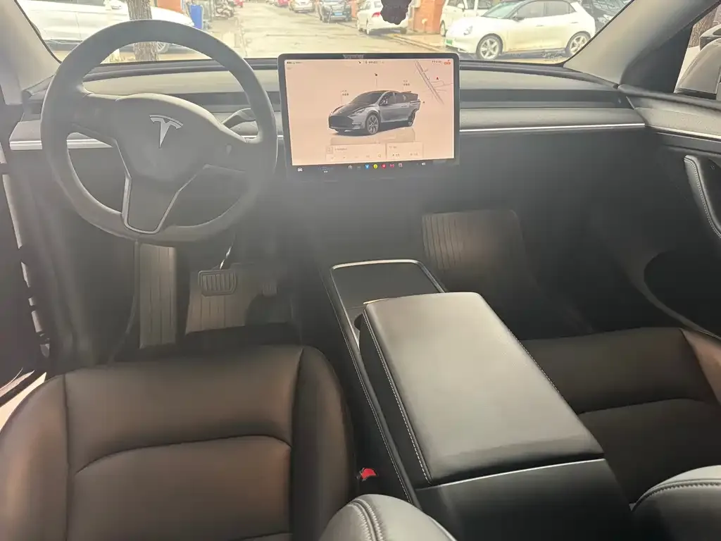 Tesla Model Y — фото 5