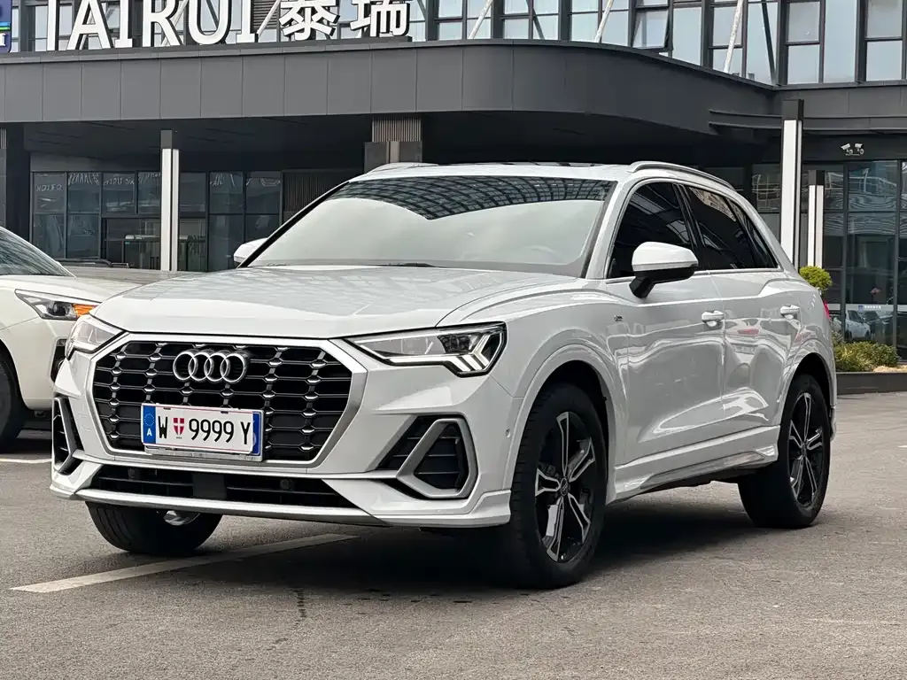 Audi Q3 — фото 1