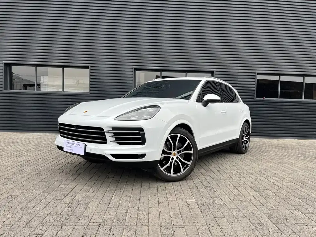 Porsche Cayenne — фото 1
