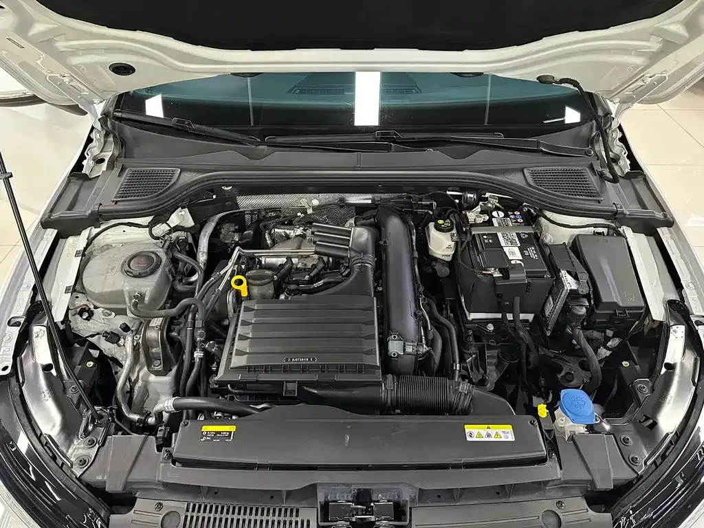 Volkswagen Golf 2022 из CN, фото 10