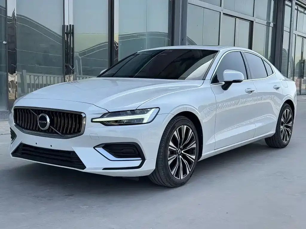 Volvo S60 2024 из CN, фото 1