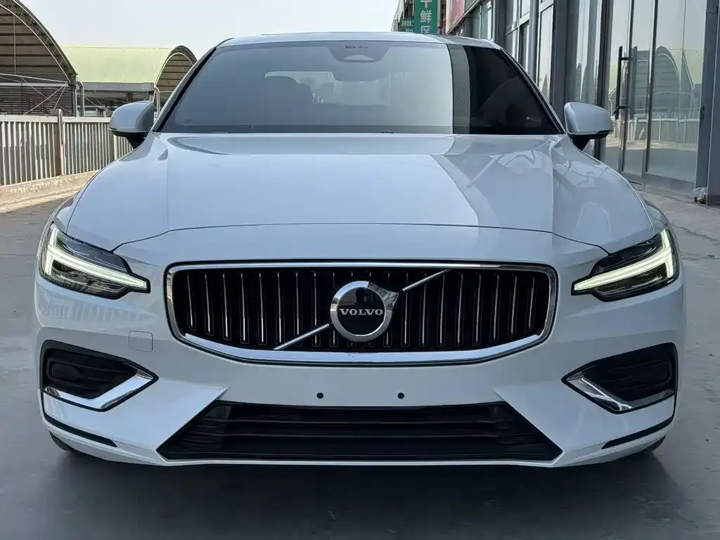 Volvo S60 2024 из CN, фото 8