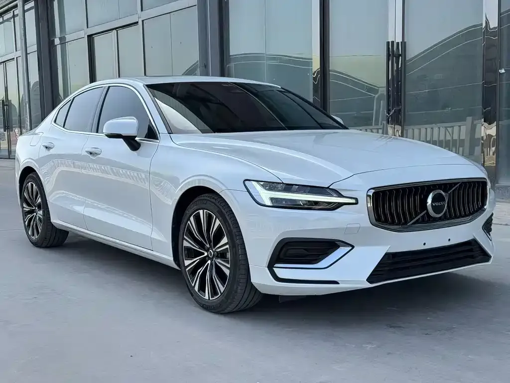 Volvo S60 2024 из CN, фото 3