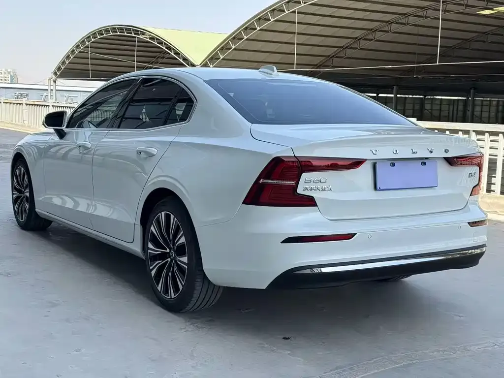 Volvo S60 2024 из CN, фото 4