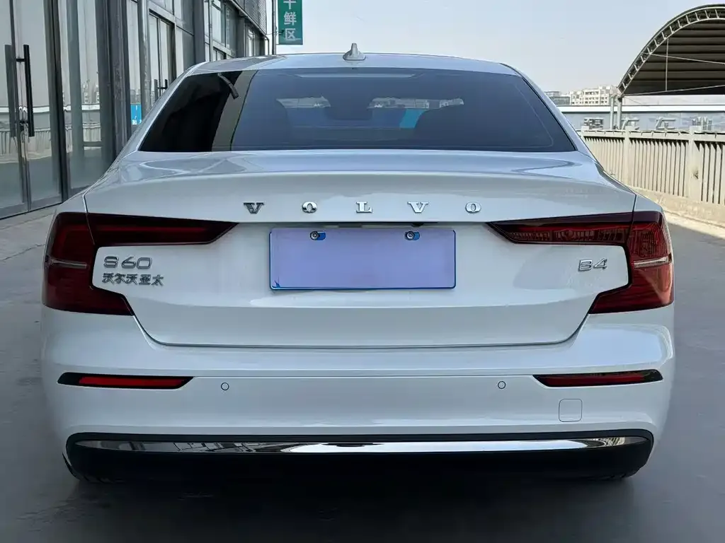 Volvo S60 2024 из CN, фото 6