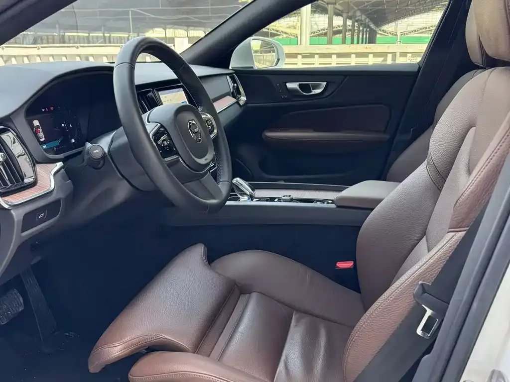 Volvo S60 2024 из CN, фото 9