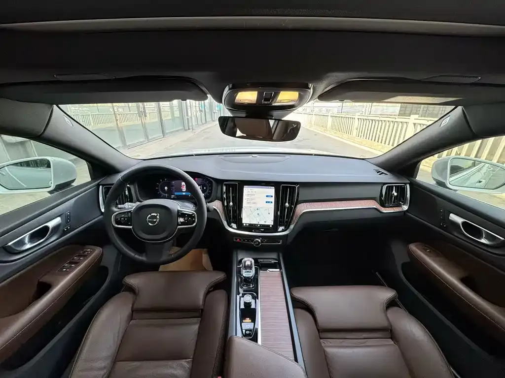 Volvo S60 2024 из CN, фото 2