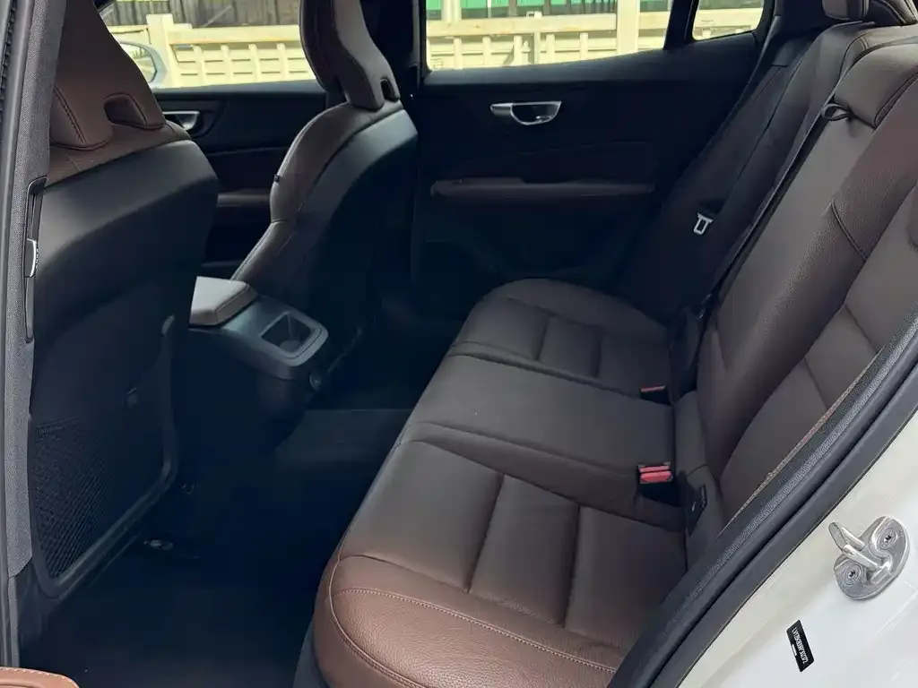 Volvo S60 2024 из CN, фото 5