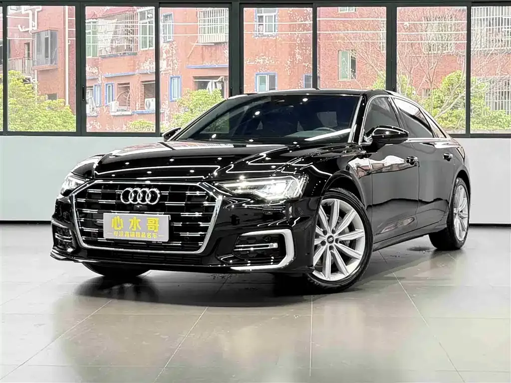 Audi A6L — фото 1