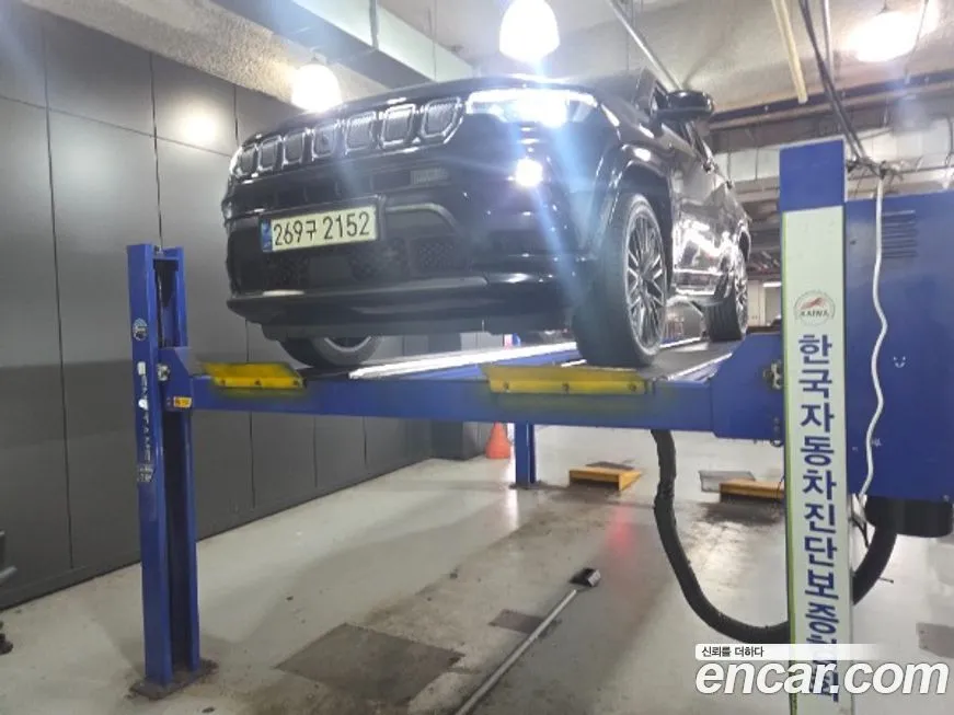 Jeep Compass — фото 1