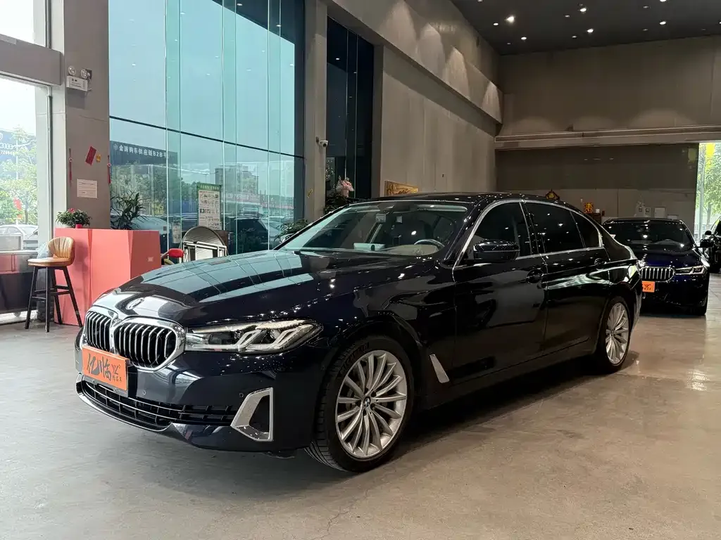 BMW 5 Series — фото 1