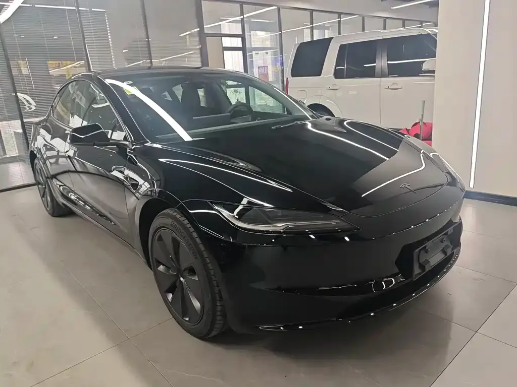 Tesla Model 3 — фото 5