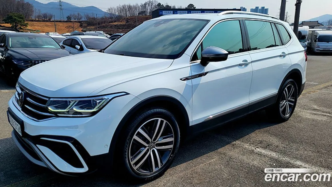 Volkswagen Tiguan — фото 1