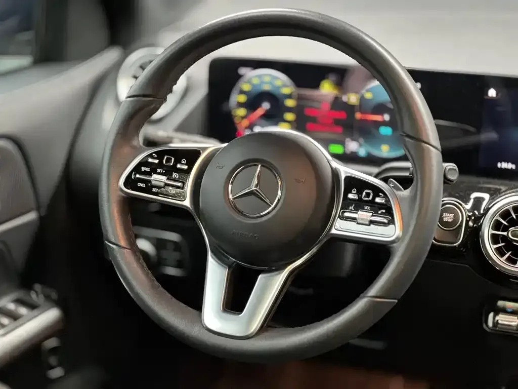 Mercedes-Benz EQA — фото 4