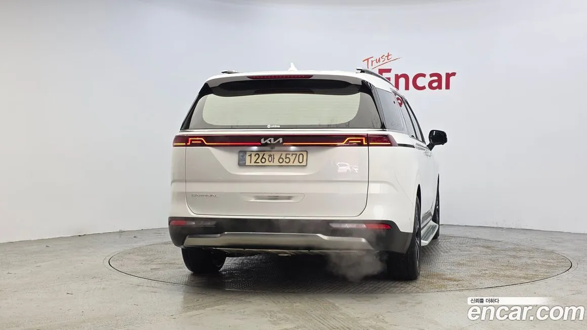 Kia Carnival — фото 10